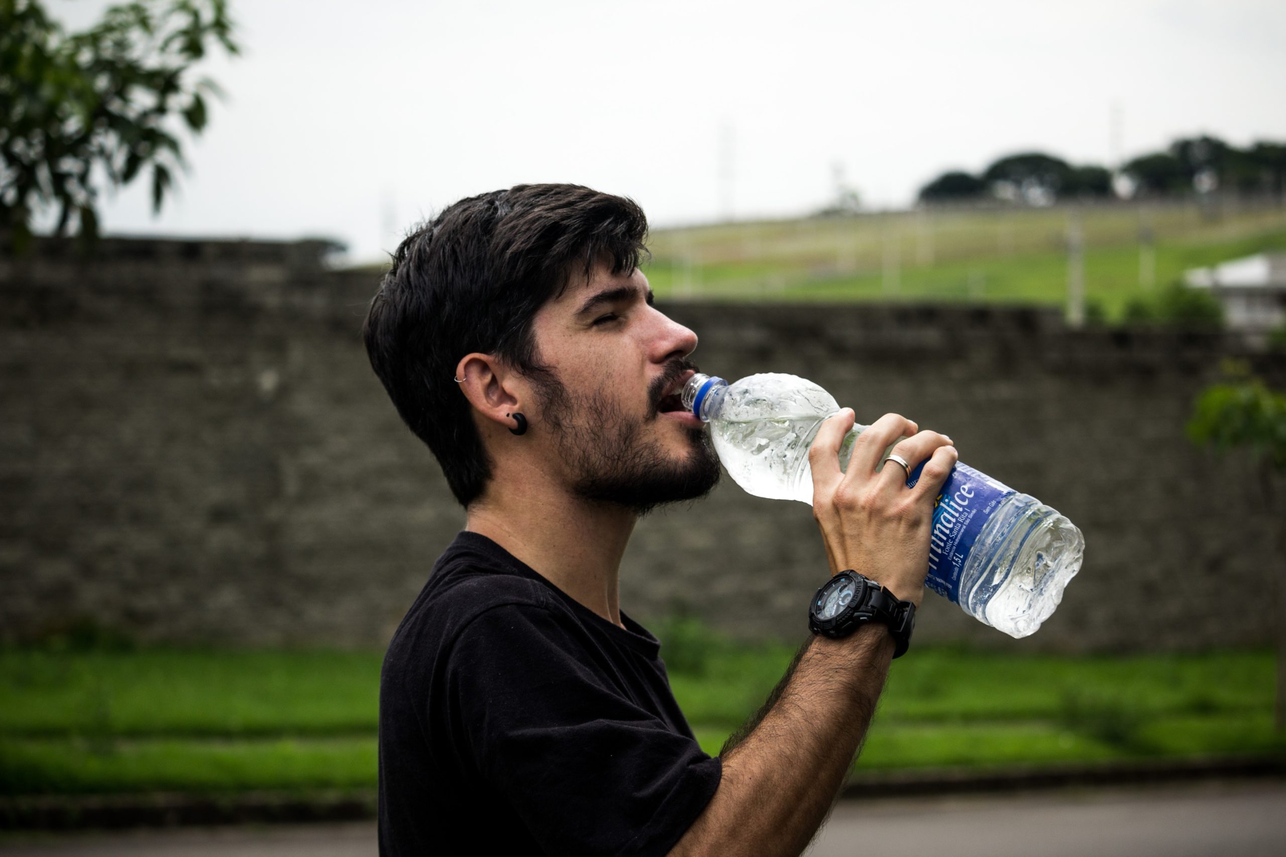 Pour maigrir, il est essentiel de boire beaucoup d'eau durant l'entraînement sportif.