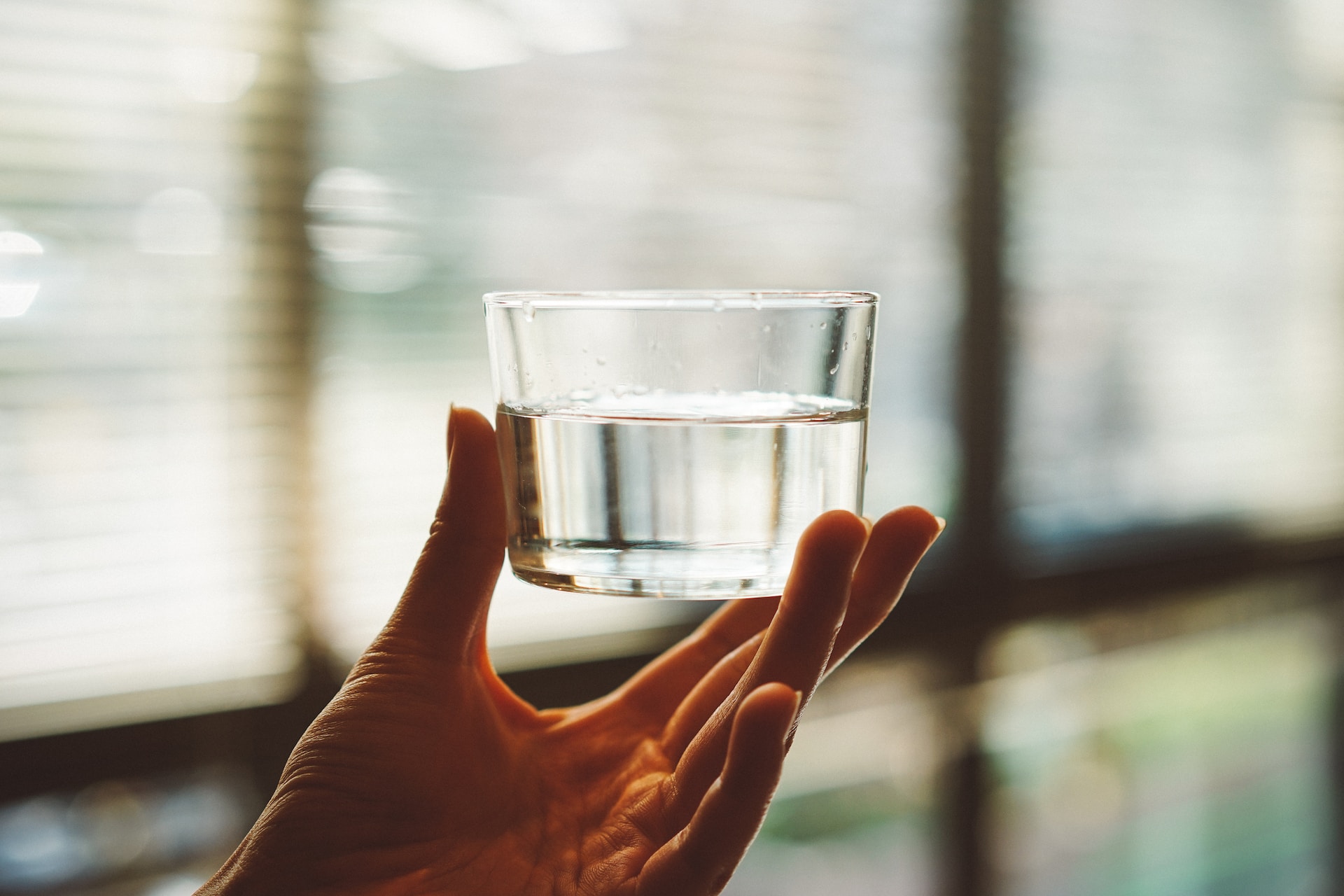 Peut-on boire de l'eau en restant à jeun ?