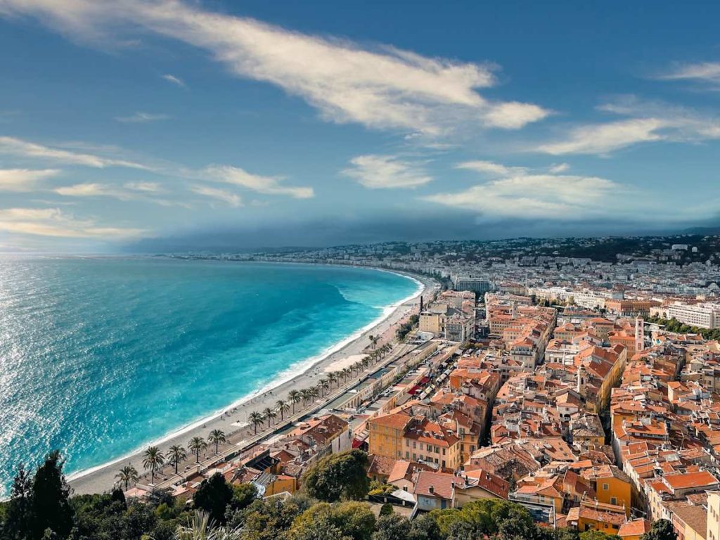 Capitale de la région PACA, sur la Côte d'Azur, depuis le front de mer.