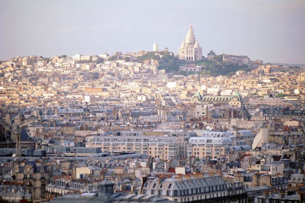 Vue aérienne sur la colline de Montmartre.