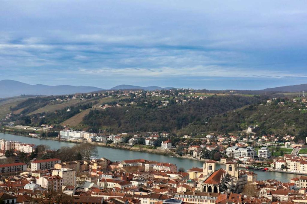 Vue sur la sous-préfecture du département de l'Isère.