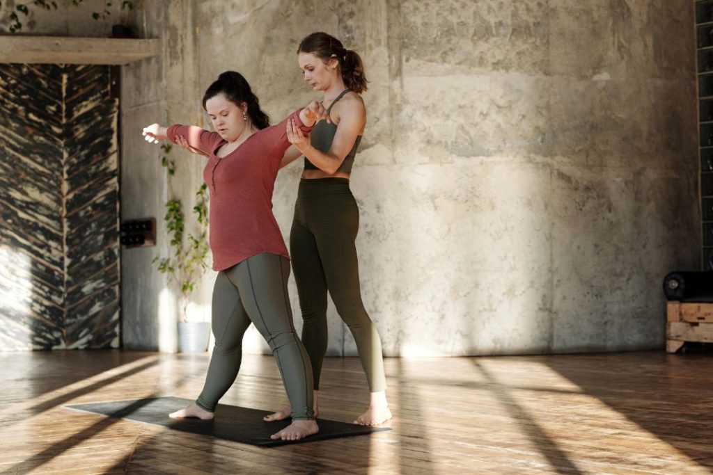 Une séance de Pilates à domicile.