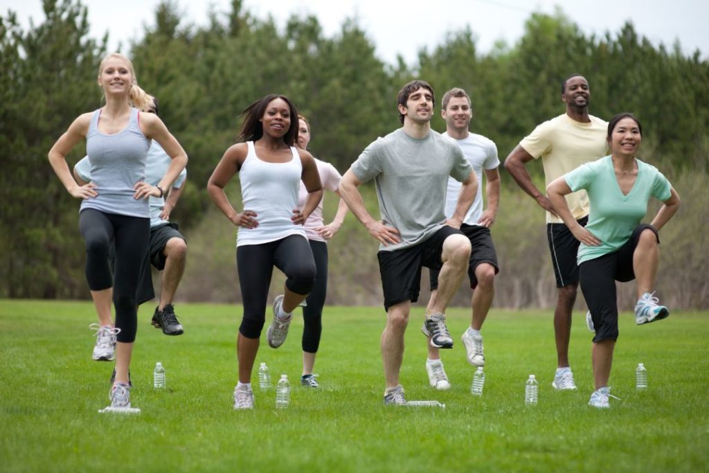 Un cours de cardio en plein air dans le parc de la Tête d'Or.